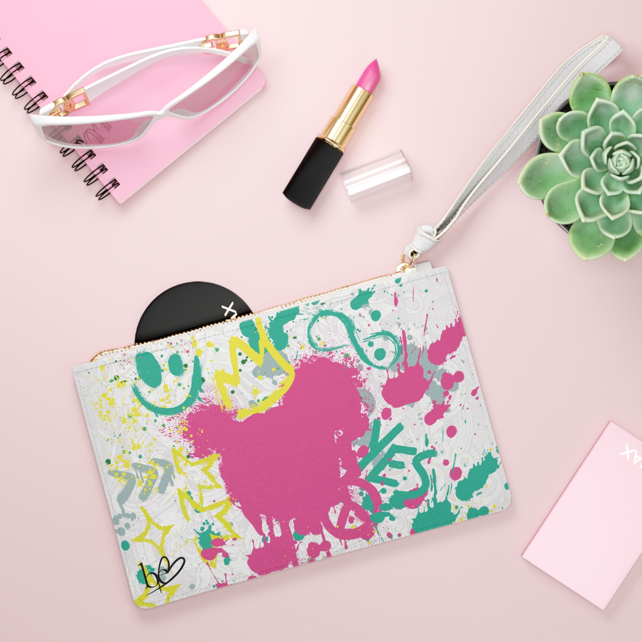 Monroe Clutch Make Up Bag -  Vegan Leder in Saffiano-Optik | GRAFFITI