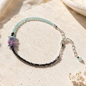 Amazonit Armband mit Hämatit und Fluorit. Handgefertigter Edelsteinschmuck für Damen – elegant, hochwertig und einzigartig.