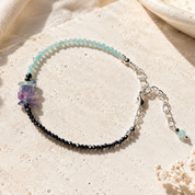 Amazonit Armband mit Hämatit und Fluorit. Handgefertigter Edelsteinschmuck für Damen – elegant, hochwertig und einzigartig.
