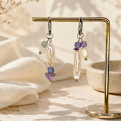 Asymmetrische Ohrringe mit Barockperlen, Amethyst und Fluorit – Sea Whisper Lavender von BE.Youniq
