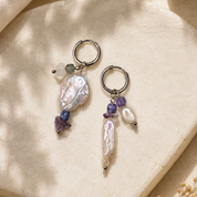 Asymmetrische Ohrringe mit Barockperlen, Amethyst und Fluorit – Sea Whisper Lavender von BE.Youniq
