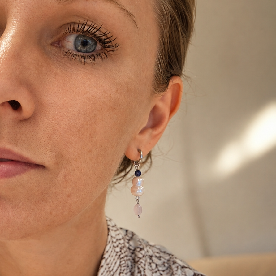 Asymmetrische Ohrringe mit Lapislazuli & Mondstein | BE-Youniq