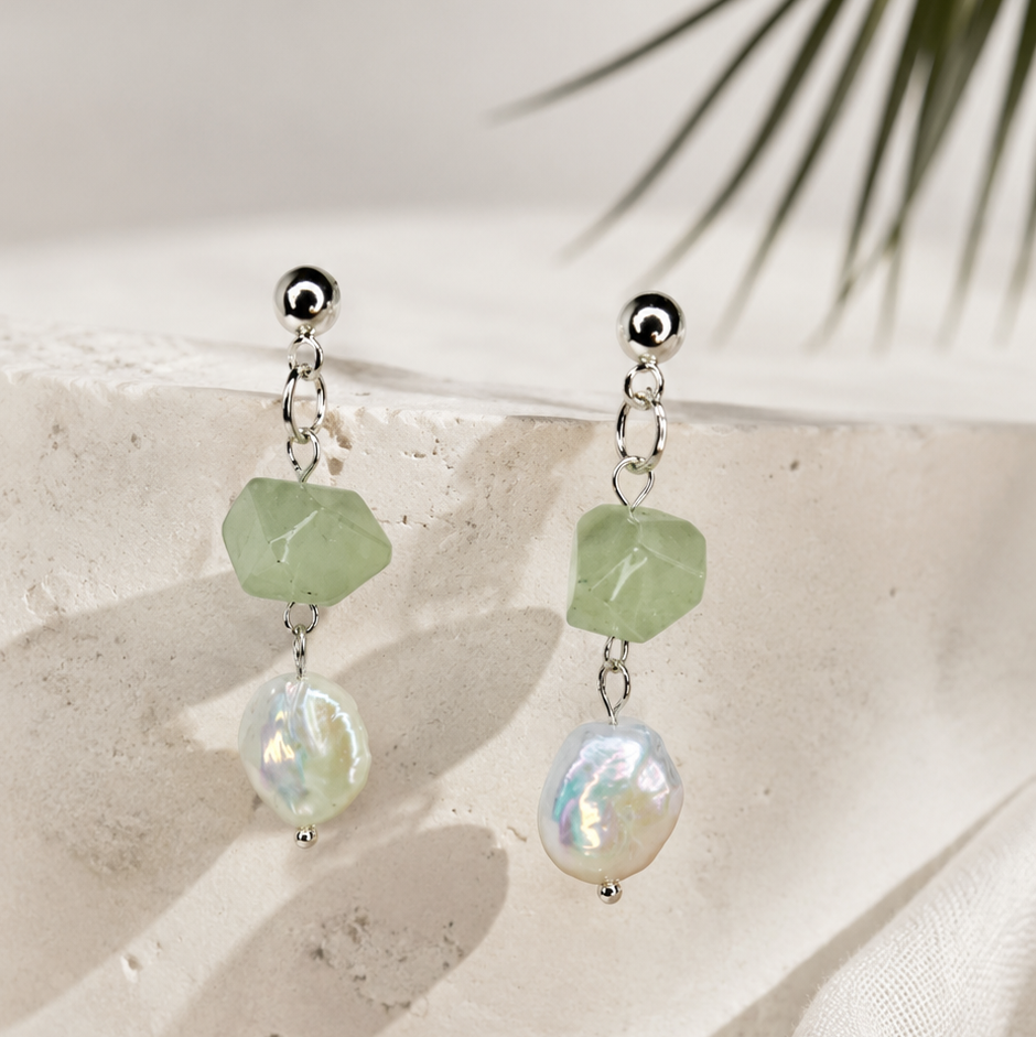 BE.Youniq Pearl Sage – feminine Perlenohrringe mit Fluorit, natürlicher Schimmer und zeitloser Eleganz