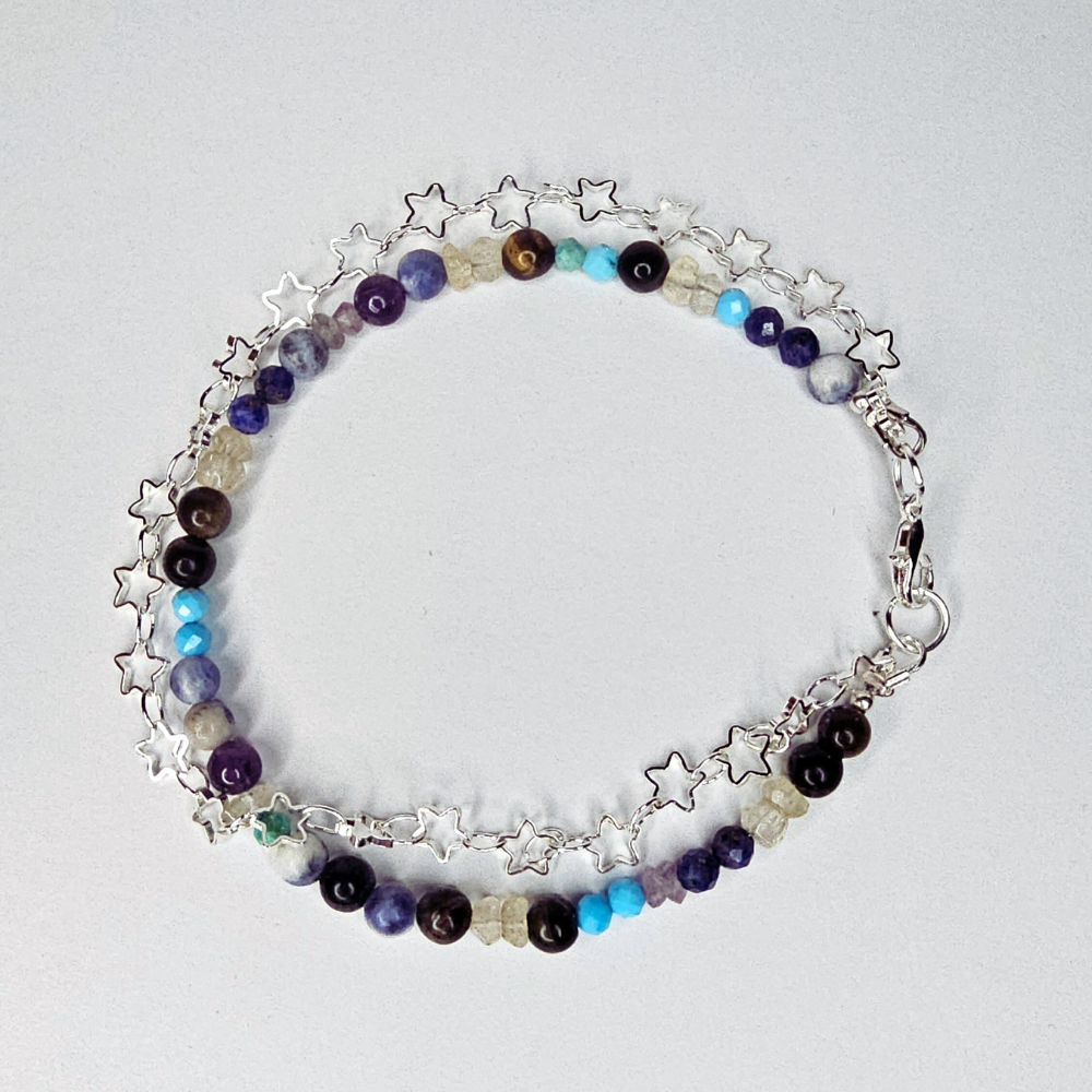 Zartes Edelsteinarmband mit echten Perlen von BE-Youniq