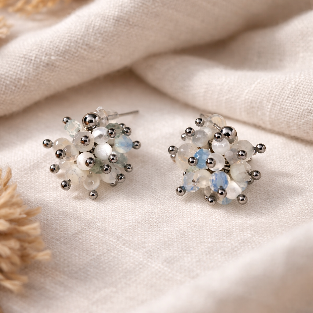 Celestial Bloom Ohrringe aus Opal, Perlmutt, weißem Mondstein und Fluorit, handgefertigter Edelsteinschmuck