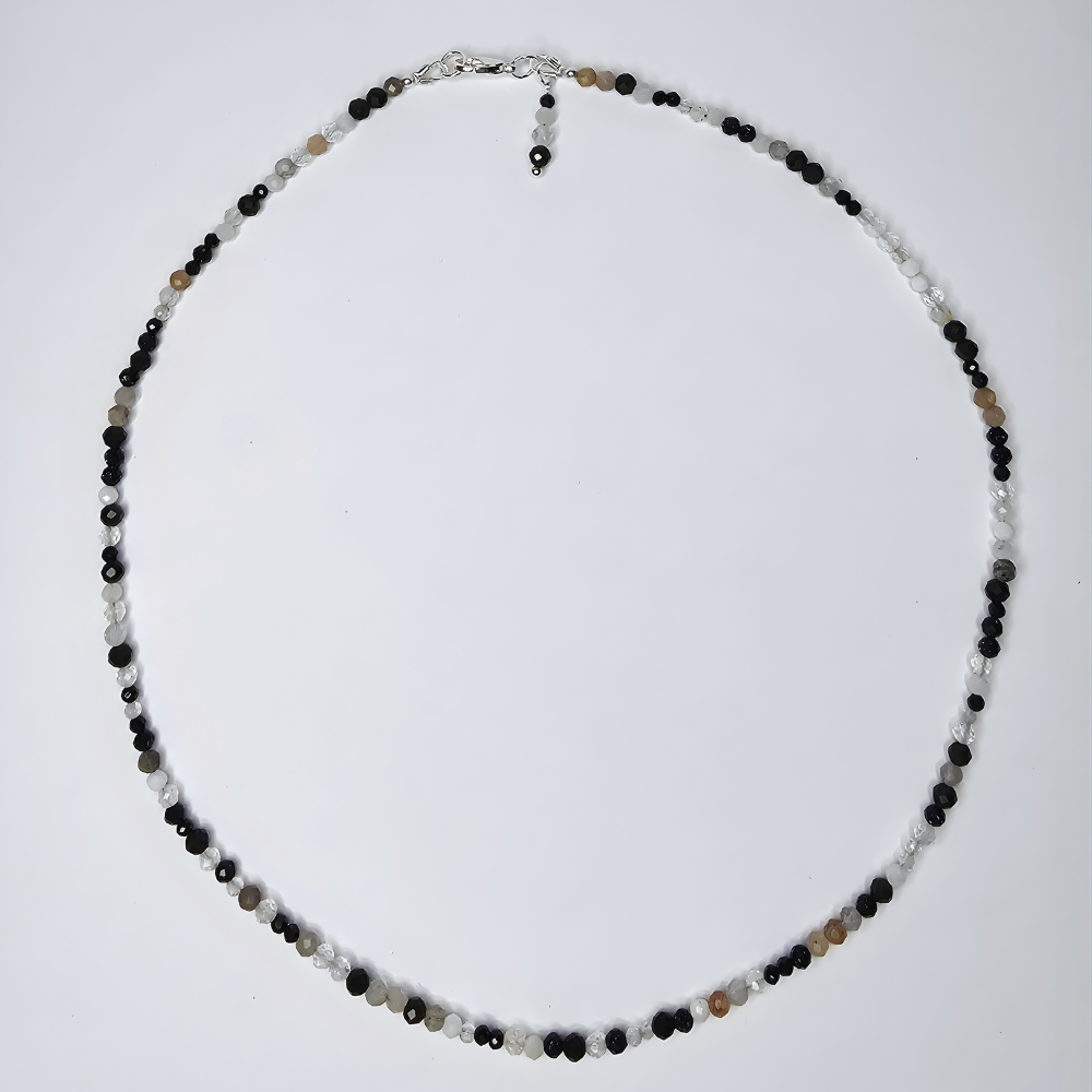 Handgefertigter Edelstein-Choker – filigrane Halskette, die deine natürliche Ausstrahlung im Alltag und zu besonderen Anlässen unterstreicht.