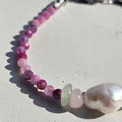 Edelsteinarmband mit Rubin, Rosenquarz, Amazonit, grünem Chalcedon und Süßwasserperlen