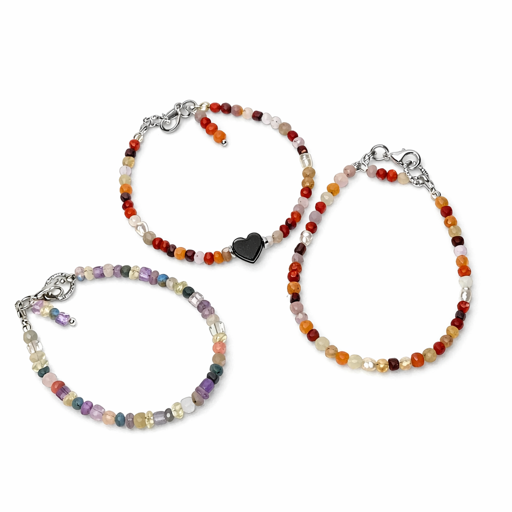 Drei handgefertigte Edelsteinarmbänder für Vitalität, Kreativität und Lebensfreude – warm, motivierend und gleichzeitig klar ausgerichtet.