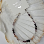 Edelstein Armband – handgefertigt mit Amethyst, Mondstein, Rosenquarz, Hämatit & Granat für Ruhe, Liebe, Erdung & positive Energie