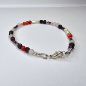 Ruby Serenade – feines Armband mit echten Edelsteinperlen: Granat, Bambuskoralle und Rosenquarz
