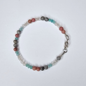 Coral Dream – feines Armband mit echten Edelsteinperlen: Rhodonit und Rosenquarz