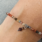 Scarlett Ray – feines Armband mit echten Edelsteinperlen: Alashan Achat, Turmalin und rotem Jaspis
