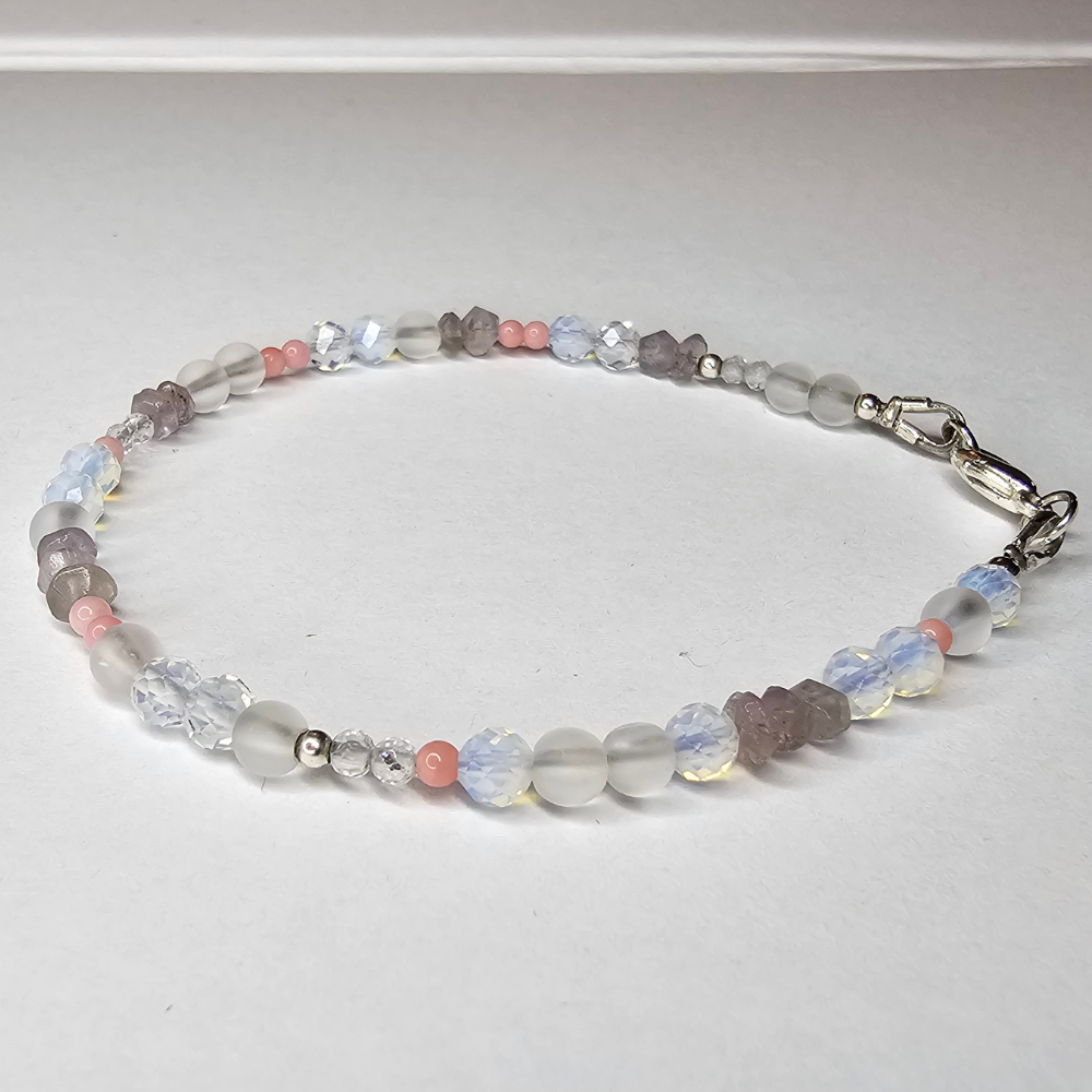 Edelstein Armband – handgefertigt mit Bergkristall, Amethyst, Opalit & Bambuskoralle für Klarheit, Ruhe, Stärke & Lebensenergie