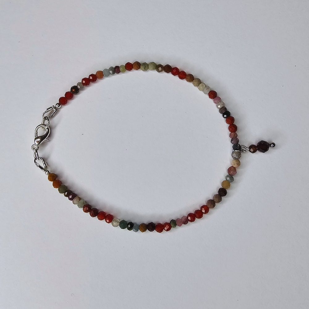 Zartes Edelsteinarmband mit echten Perlen von BE-Youniq