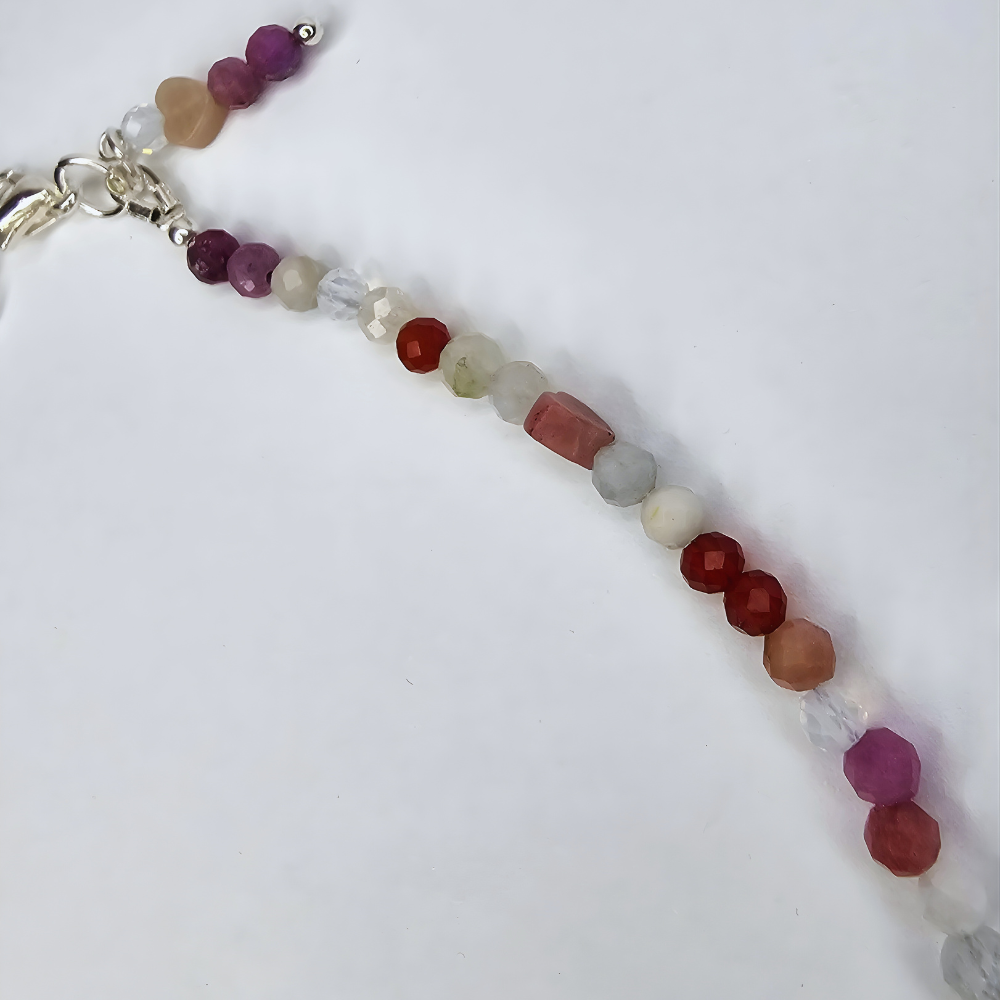 Handgefertigter Edelstein-Choker – filigrane Halskette, die deine natürliche Ausstrahlung im Alltag und zu besonderen Anlässen unterstreicht.