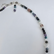 Handgefertigter Edelstein-Choker – filigrane Halskette, die deine natürliche Ausstrahlung im Alltag und zu besonderen Anlässen unterstreicht.