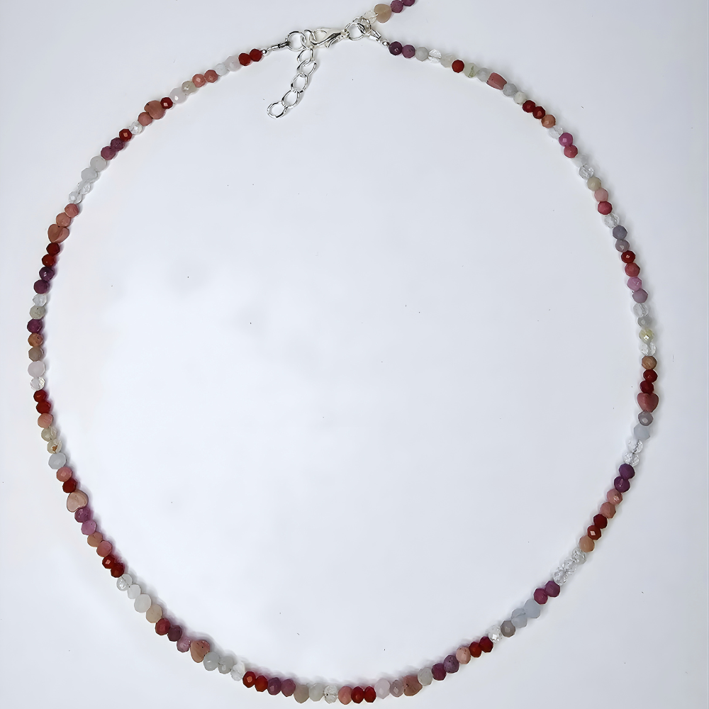 Handgefertigter Edelstein-Choker – filigrane Halskette, die deine natürliche Ausstrahlung im Alltag und zu besonderen Anlässen unterstreicht.