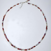 Handgefertigter Edelstein-Choker – filigrane Halskette, die deine natürliche Ausstrahlung im Alltag und zu besonderen Anlässen unterstreicht.