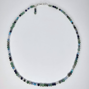 Handgefertigter Edelstein-Choker – filigrane Halskette, die deine natürliche Ausstrahlung im Alltag und zu besonderen Anlässen unterstreicht.