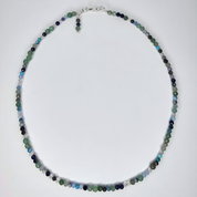 Handgefertigter Edelstein-Choker – filigrane Halskette, die deine natürliche Ausstrahlung im Alltag und zu besonderen Anlässen unterstreicht.
