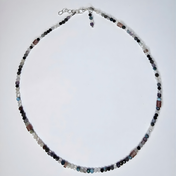 Handgefertigter Edelstein-Choker – filigrane Halskette, die deine natürliche Ausstrahlung im Alltag und zu besonderen Anlässen unterstreicht.