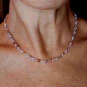 Handgefertigter Edelstein-Choker – filigrane Halskette, die deine natürliche Ausstrahlung im Alltag und zu besonderen Anlässen unterstreicht.