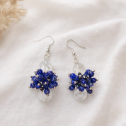 Handgefertigte Edelstein Ohrringe mit Bergkristall, Lapislazuli und Hämatit – elegante Blue Hour Ohrringe aus natürlichen Edelsteinen
