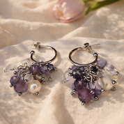 Edelstein Ohrringe Violet Clarity Glow – Amethyst, Fluorit, Bergkristall & Süßwasserperlen, handgefertigt
