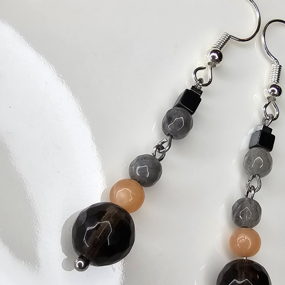 Edelstein Schmuck handgemacht – feine Ohrringe mit Süßwasserperlen