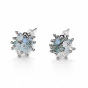 Edelstein Ohrringe handgemacht in Österreich, Edelstahl Ohrstecker hautfreundlich, hochwertiges Produktfoto vor weißem Hintergrund mit dezentem Schatten.