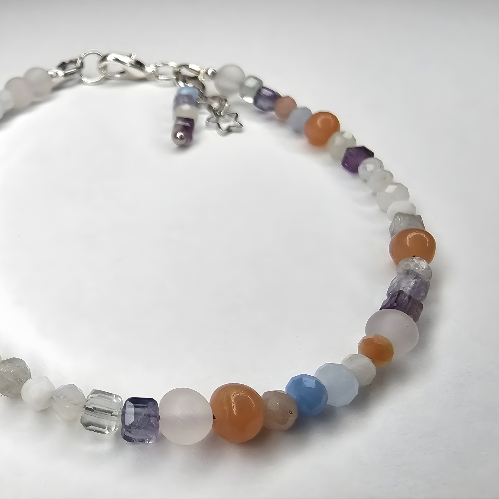 Edelsteinarmband mit Bedeutung – handgefertigter Energieschmuck für Damen