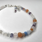 Edelsteinarmband mit Bedeutung – handgefertigter Energieschmuck für Damen