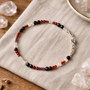Heartstone Glow – handgefertigtes Edelsteinarmband: Granat, Karneol und Bergkristall sowie weitere Edelsteine