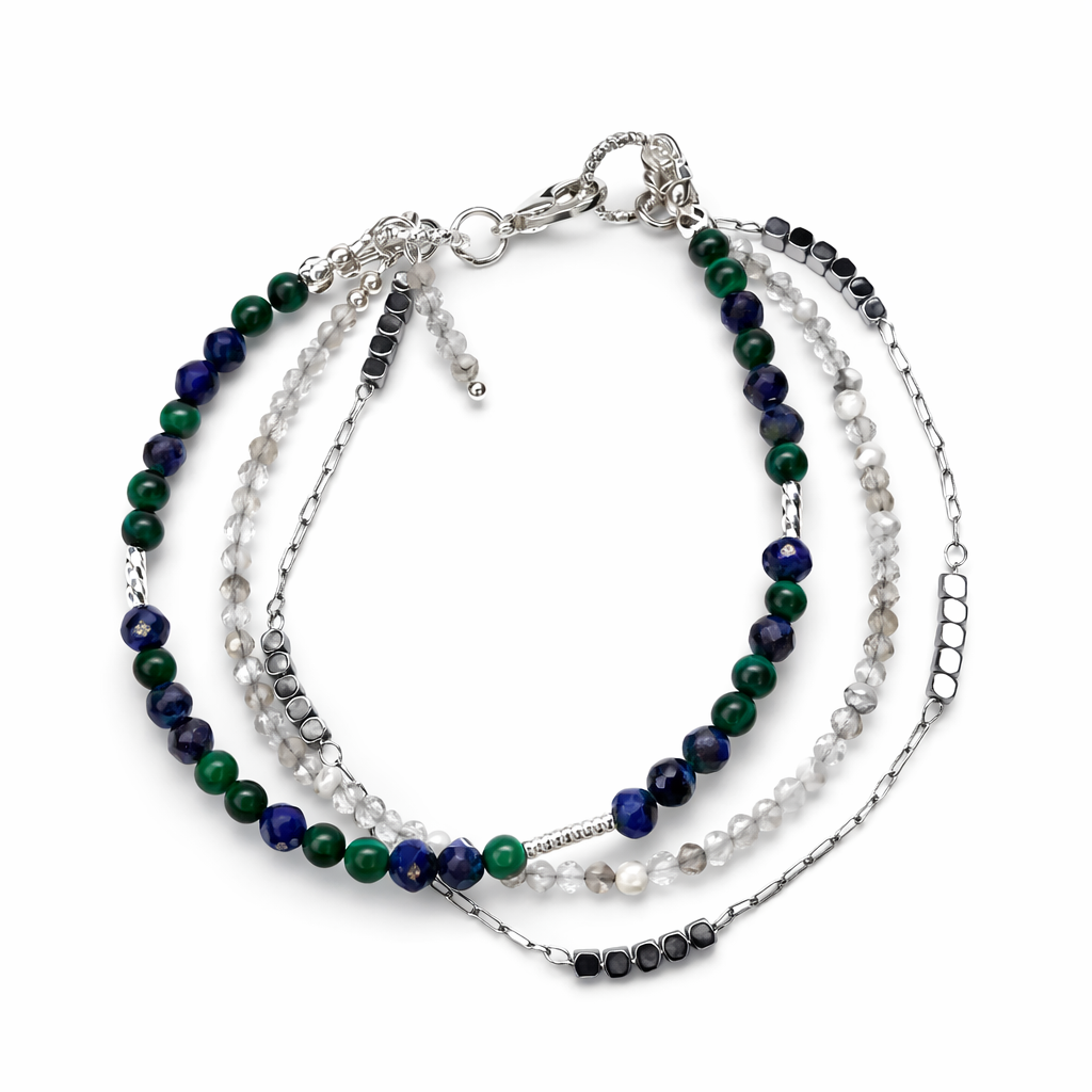 Edelsteinarmband aus Malachit, Lapislazuli, Mondstein, Opal und Howlit mit kühlen Metall-Details.