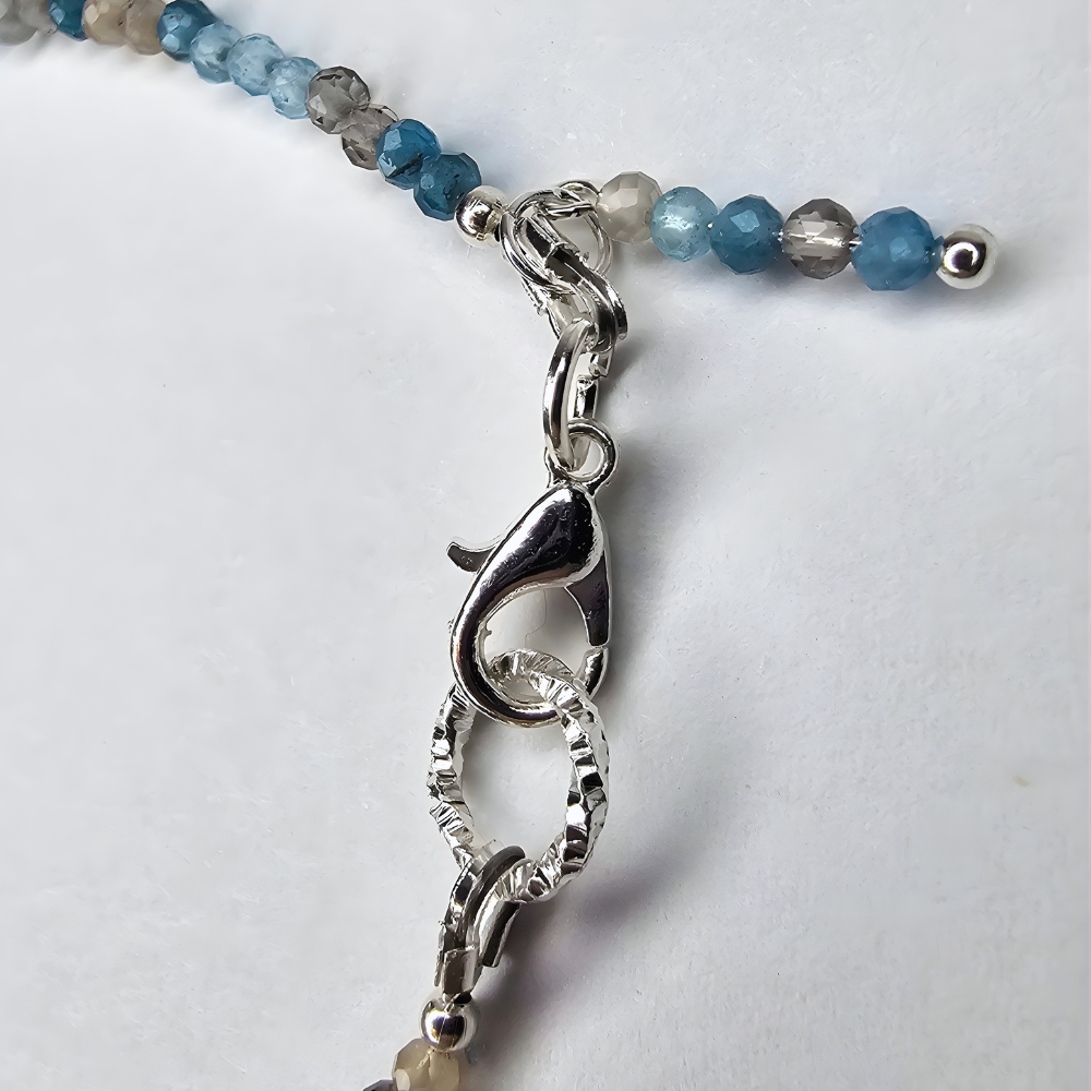 Feines Edelsteinarmband mit Apatit, Rauchquarz, Topas und Mondstein