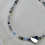 Edelsteinarmband Heartwave: Alashan Achat, Howlit und Süßwasserperlen sowie weitere Edelsteine