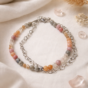 Heart of Calm – feines Armband mit echten Edelsteinperlen: Labradorit, Rhodonit und Mondstein