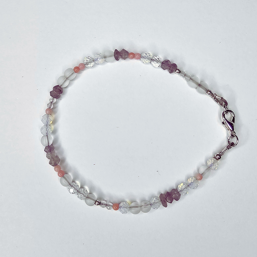 Edelstein Armband – handgefertigt mit Bergkristall, Amethyst, Opalit & Bambuskoralle für Klarheit, Ruhe, Stärke & Lebensenergie