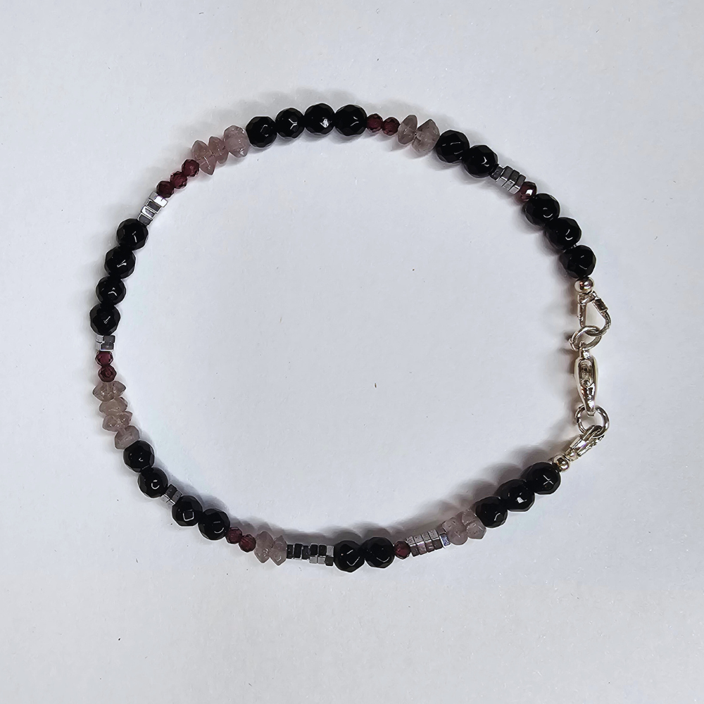 Feines Edelsteinarmband für Damen – handmade Schmuck von BE-Youniq