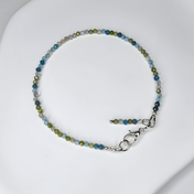 Handgefertigtes Edelsteinarmband mit Peridot, Apatit, Topas, Fluorit und Mondstein