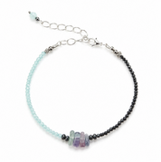 Edelsteinarmband mit facettiertem Hämatit, zartgrünem Amazonit und natürlichem Fluorit, handgefertigt – BE-Youniq