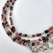 Handgefertigte 2-in-1 Edelsteinkette mit Granat, Morganit, Opal, Rhodonit, Hämatit und Süßwasserperlen