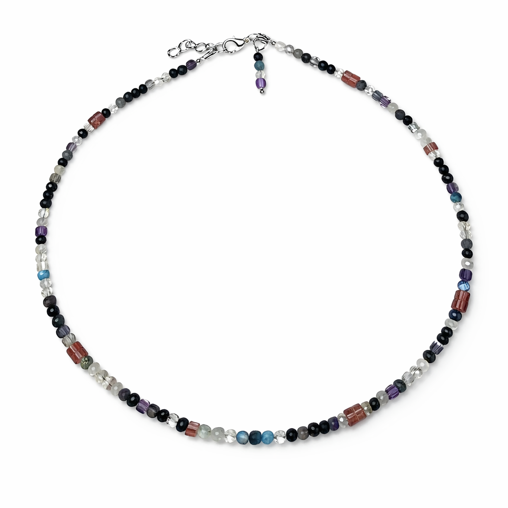 Handgefertigter Edelstein-Choker in Pastelltönen mit Fluorit, Apatit, Erdbeerquarz, Opal, weißem Mondstein und Blaufluss.