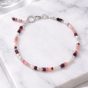 Handgefertigtes Armband Velvet Heart: Granat, Mondstein und Howlit sowie weitere Edelsteine