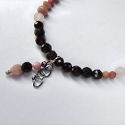 Handgefertigtes Armband Fire & Blossom: Rosenquarz, Rhodonit und Granat