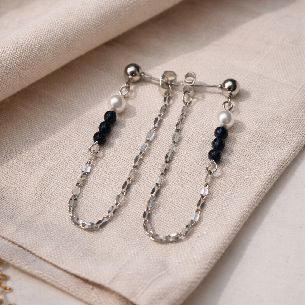 Handgefertigte Edelstein Ohrringe Azure Flow mit blauem Spinell und Perlmutt – BE.Youniq
