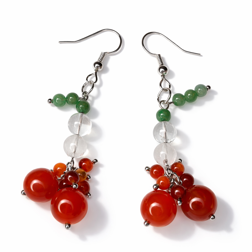 Handgefertigte Cherry Ohrringe mit Karneol, Bergkristall und Aventurin auf weißem Hintergrund