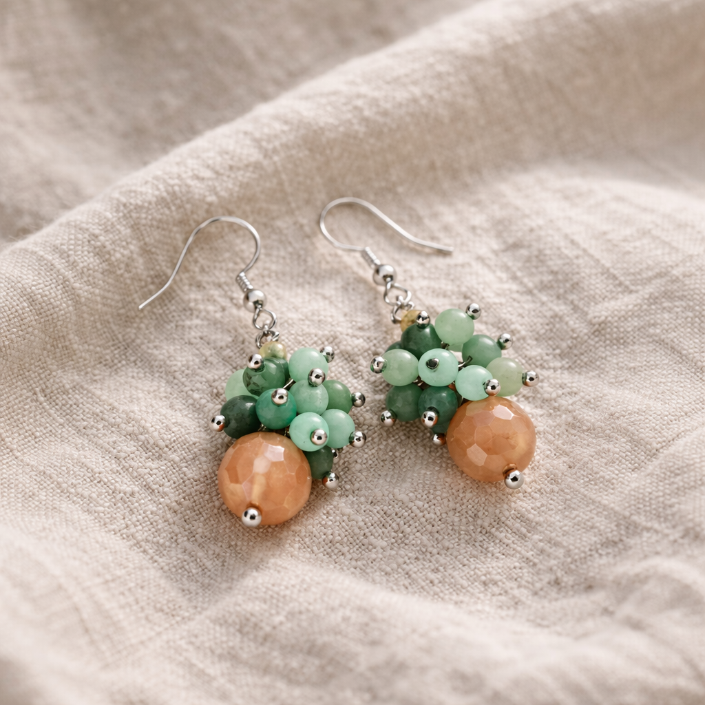 Zarte Edelstein-Ohrringe aus Amazonit und Mondstein mit sanftem Schimmer.