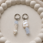Handgefertigte Ohrringe Sea Whisper Ocean Asymmetry – Süßwasserperlen & Aquamarin | BE-Youniq