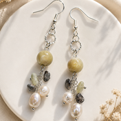 Handgefertigte Ohrringe mit Jade, Aquamarin, Labradorit und Süßwasserperlen – Mystic Earthlight von BE.Youniq